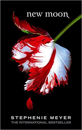 New Moon: 2 (Twilight Saga)  - Paperback
